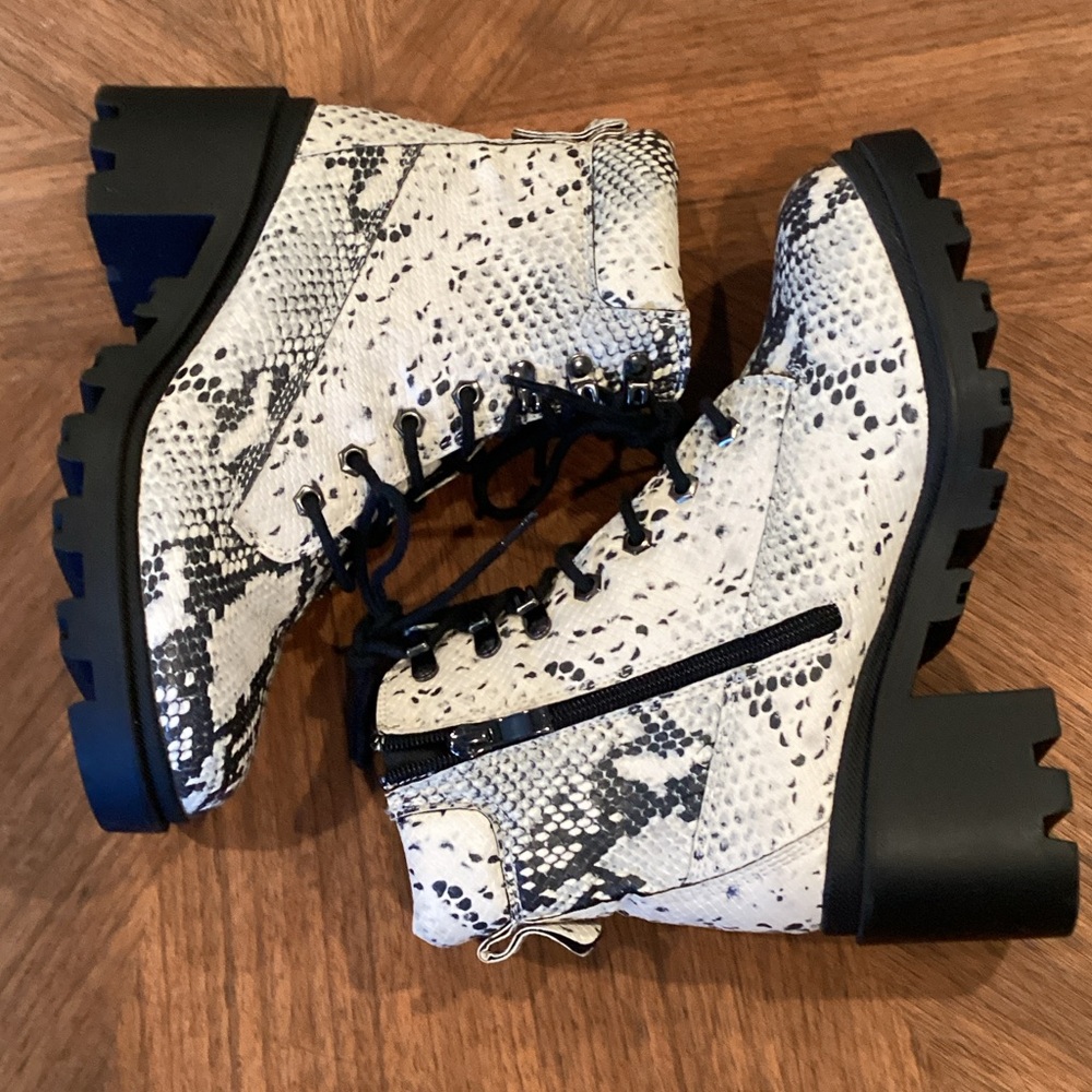 Stylish MG Dillan Faux Snakeskin Lace-Up Boots